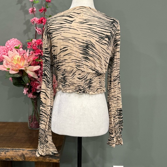 Urban Outfitters Long Sleeve Crop Top - Picture 4 of 10